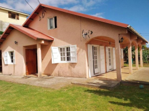 Maison de 4 chambres avec vue sur la mer jardin clos et wifi a Saint Leu
